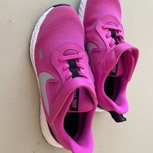 Girl's Nike Revolution Running Sneaker